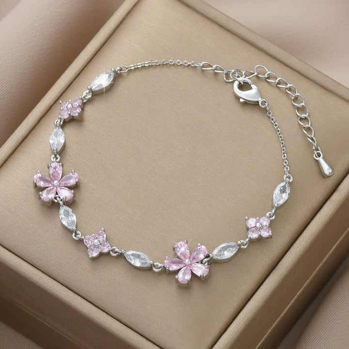 Niva - Elegant Flower Bracelet