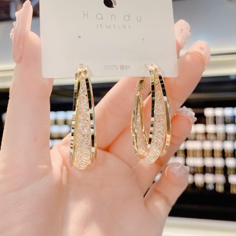 Ressa - Twisted Oval Hoop Earrings