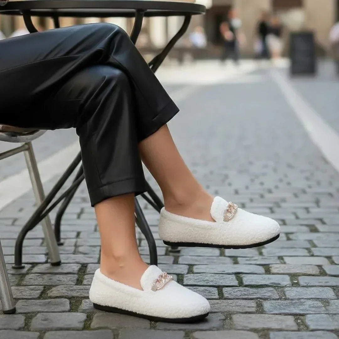 Elari - Plush Ergonomic Slippers