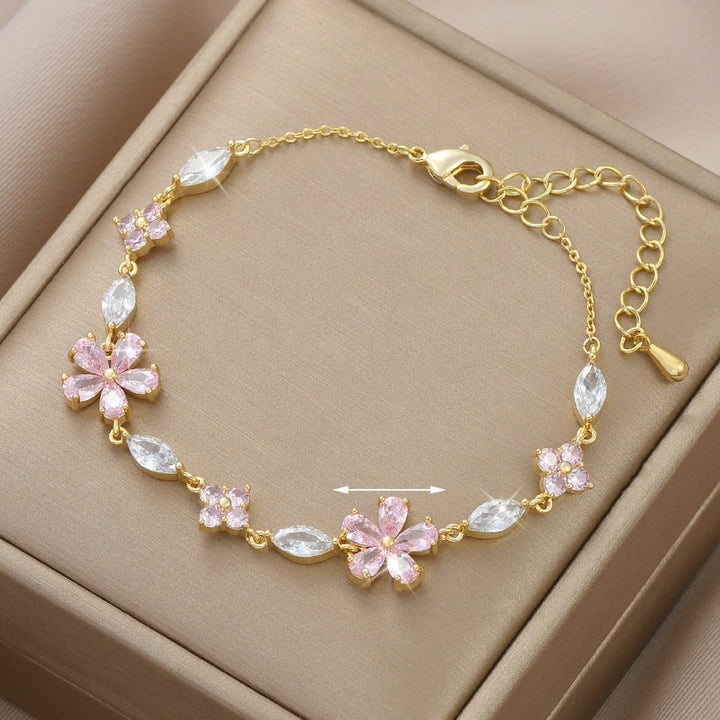 Niva - Elegant Flower Bracelet